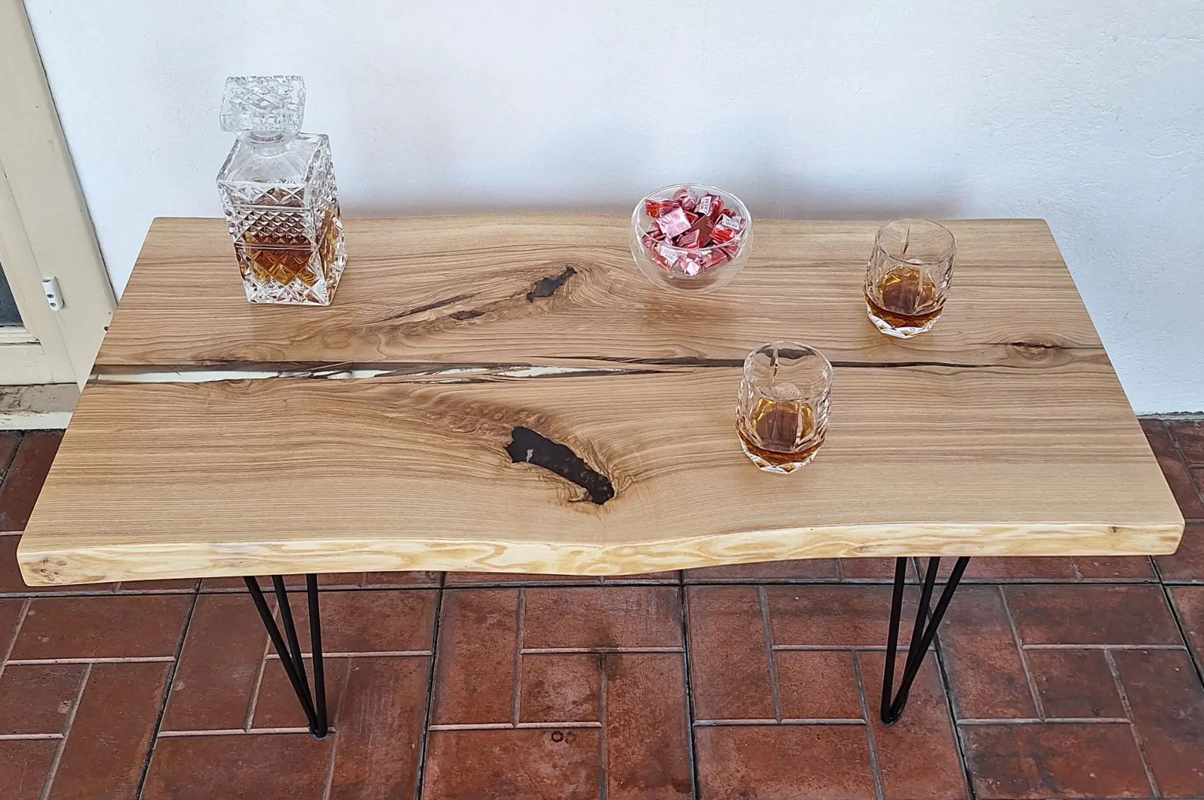 Table basse époxy artisanale en frêne