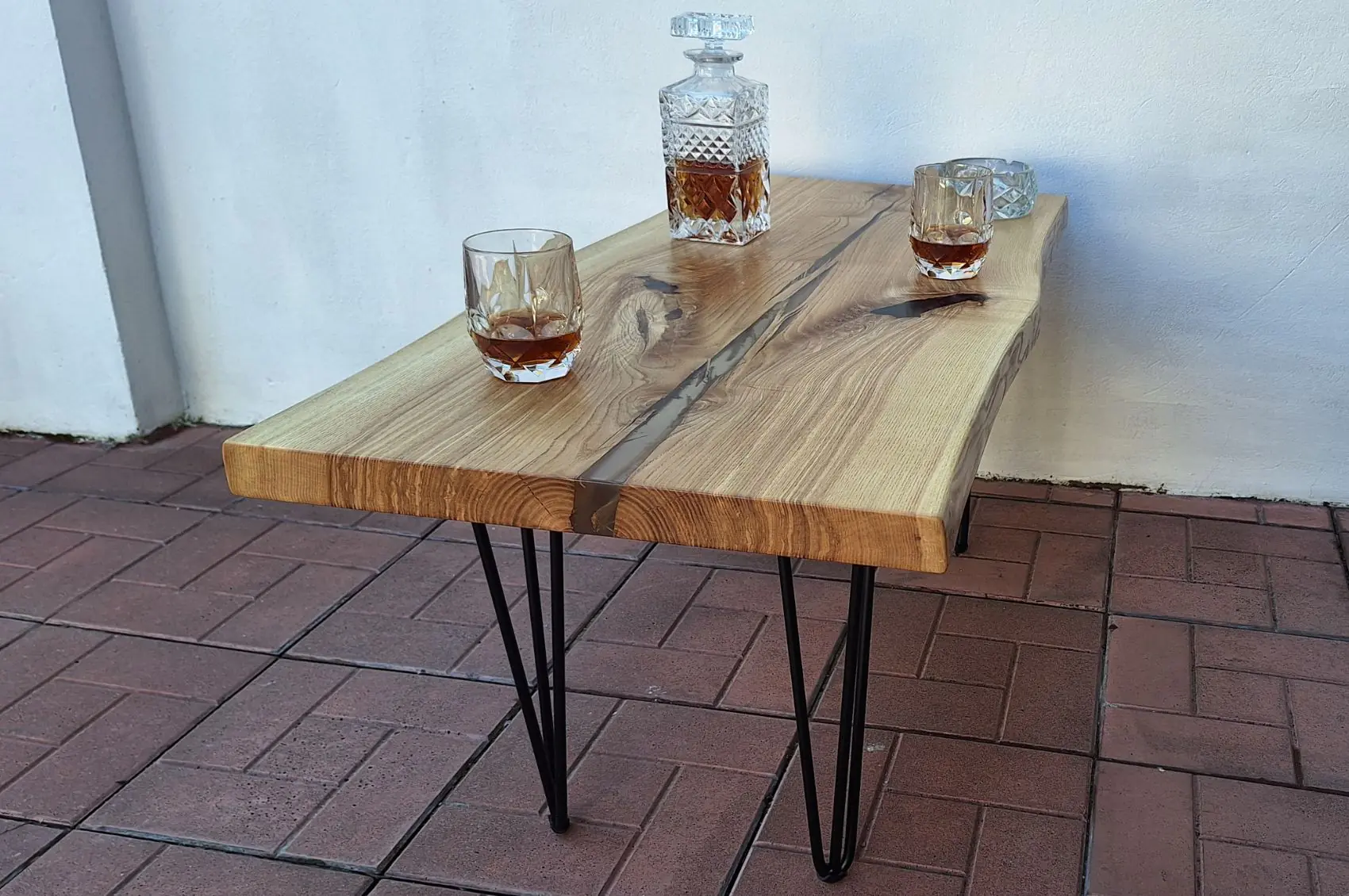 Table basse époxy artisanale en frêne