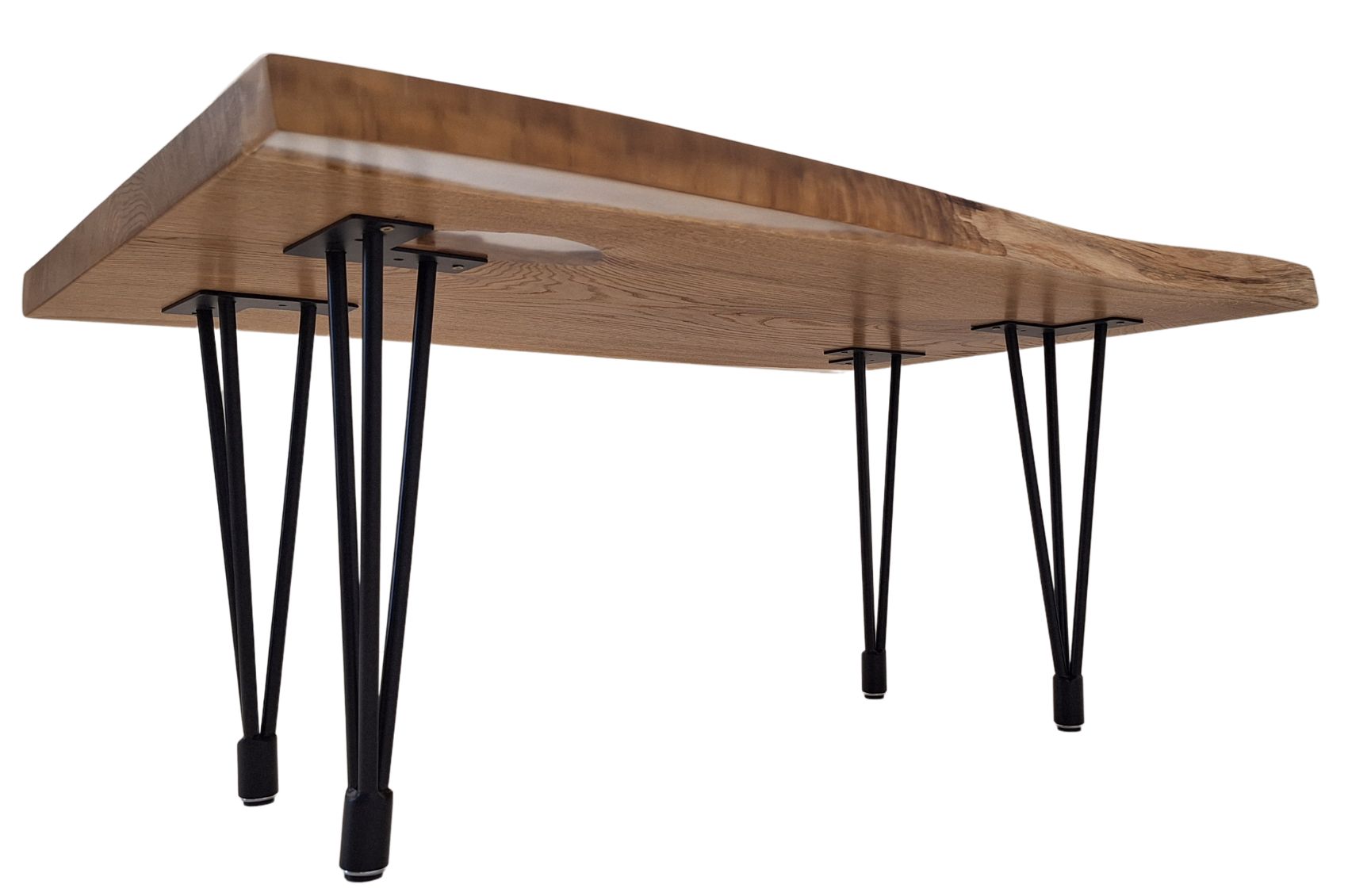 Table basse design en chêne massif et résine transparente