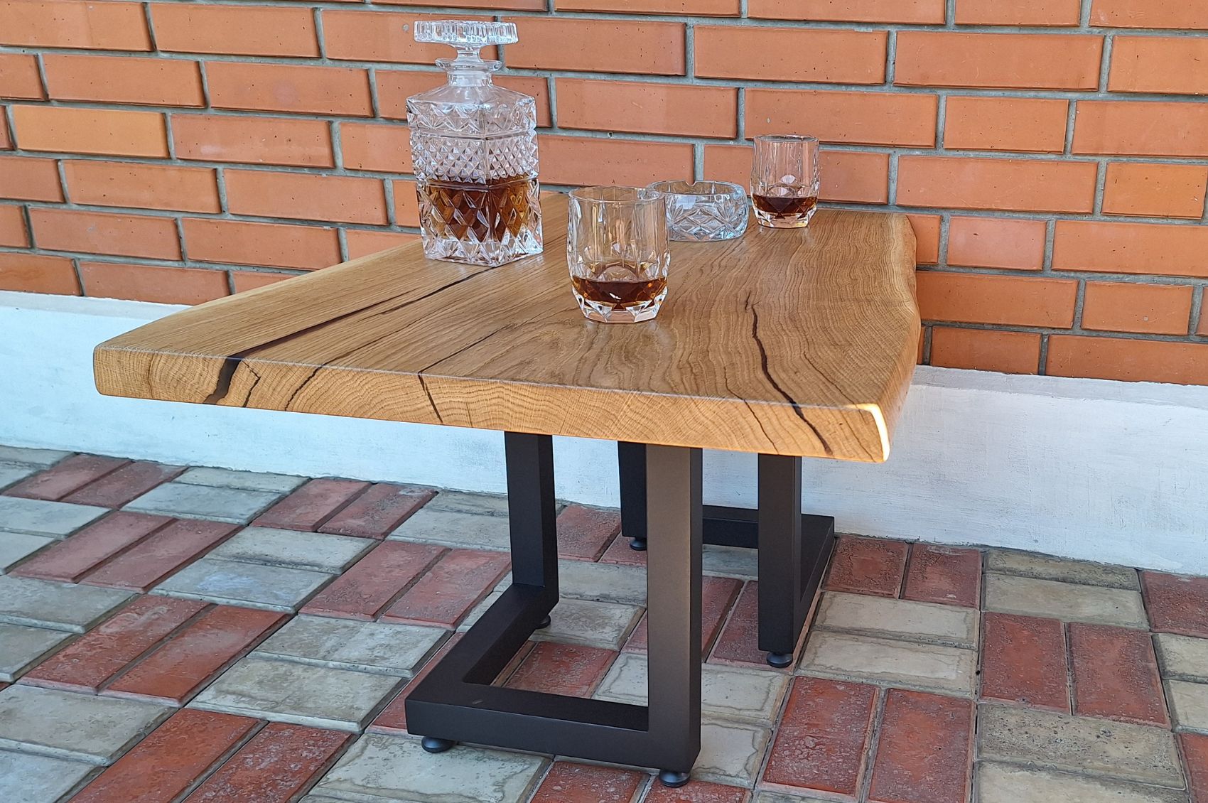 Table basse rustique en chêne massif avec finition naturelle