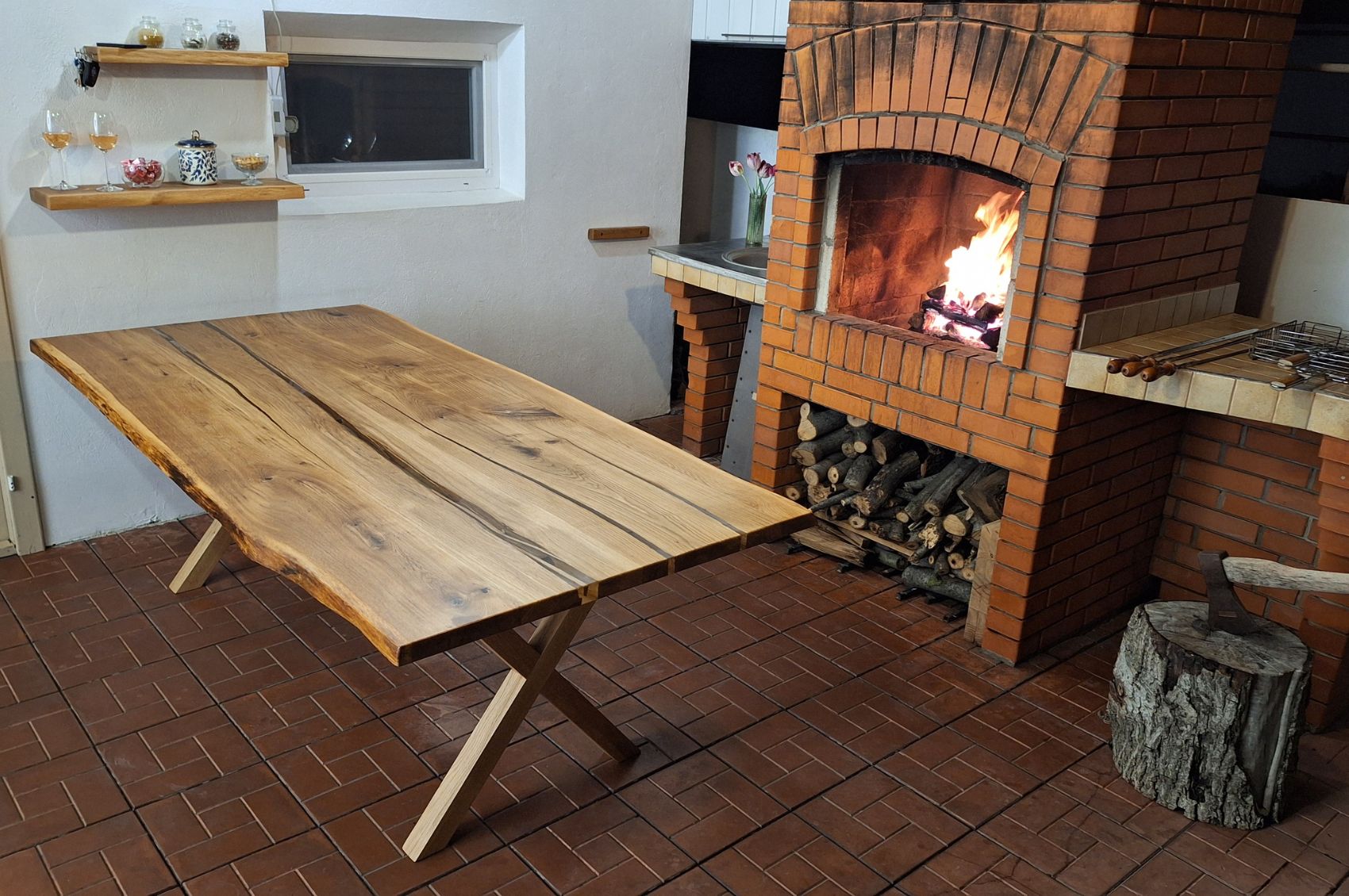 Table design en chêne massif & résine transparente – Brut & élégante