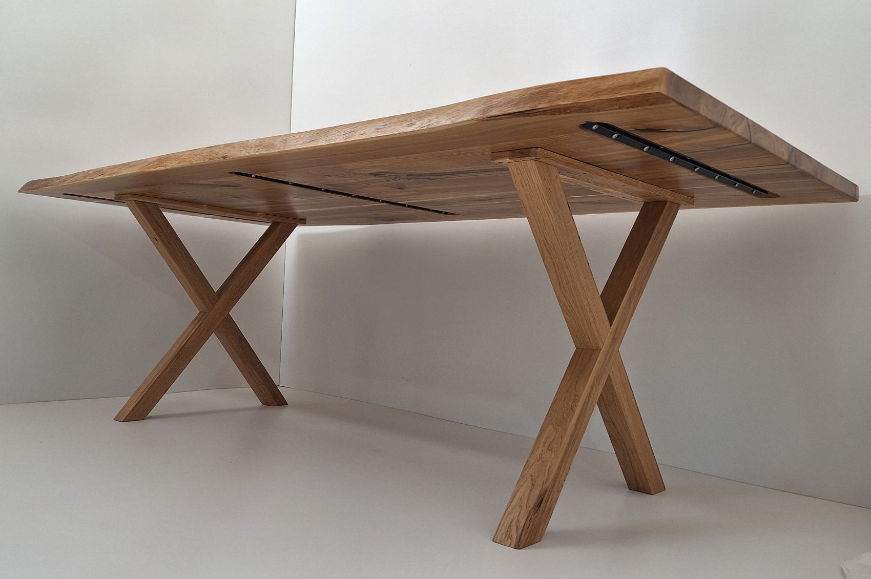 Pieds de table en chêne massif – Forme X élégante