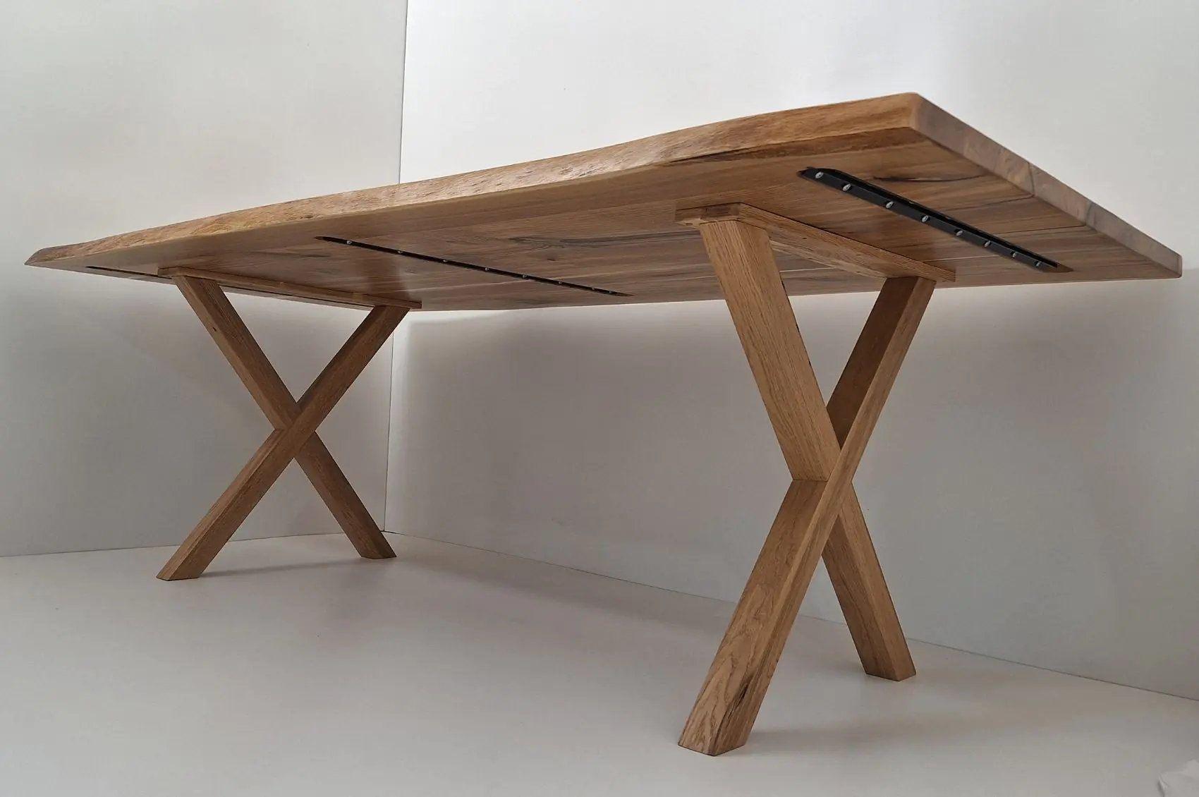 Pieds de table en chêne massif – Forme X élégante